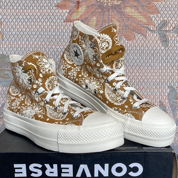 Converse WMNS 572541C
CTAS LIFT HI
WHEAT/EGRET/BLACK SNEAKERS - PLATFORMS - Picture 5 of 16